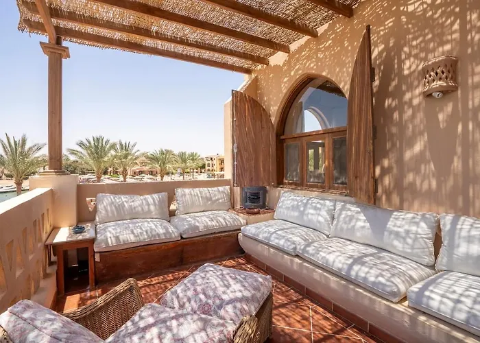 Unique Lagoon Front And 2beds - El Gouna Appartamento